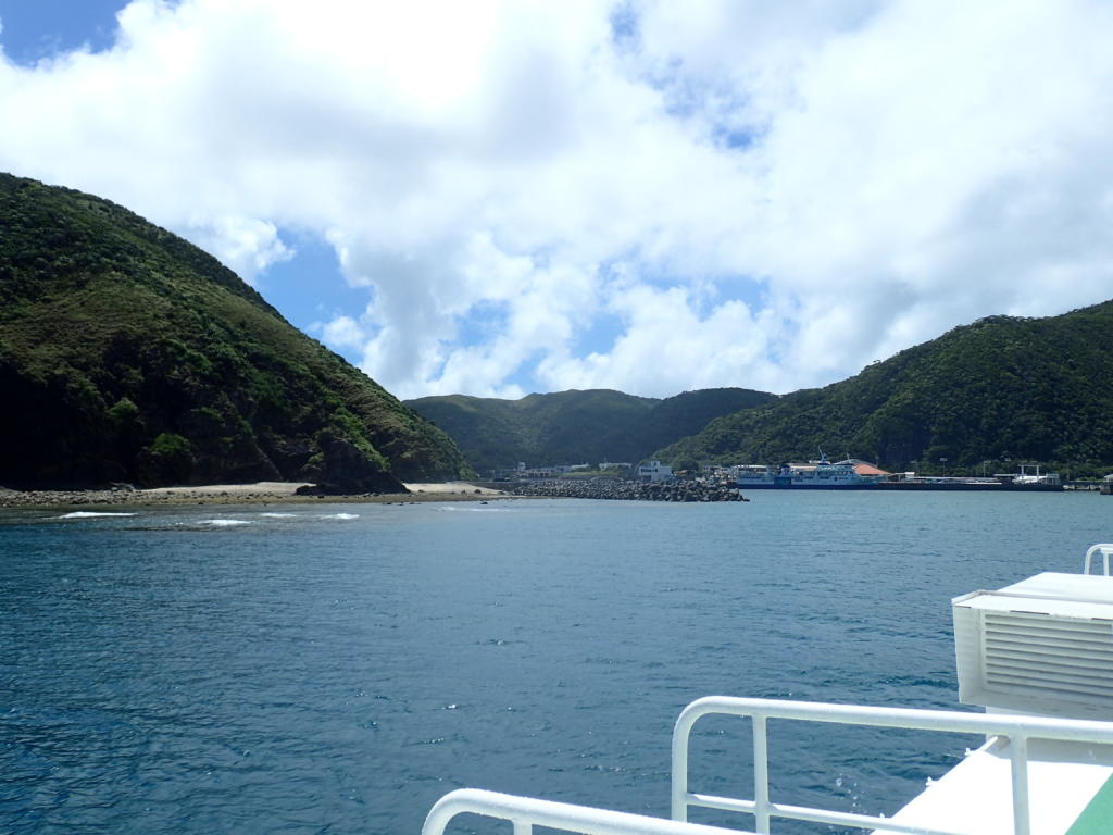 海と船
